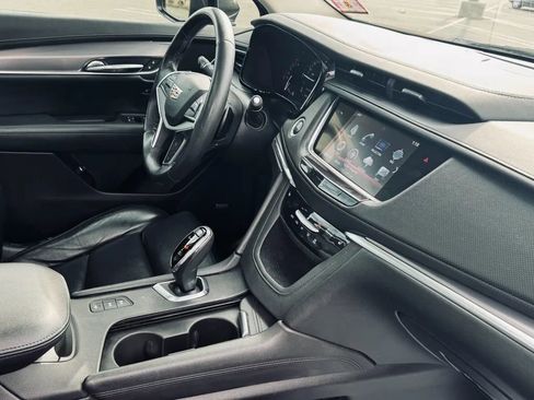 Used 2017 Cadillac XT5 Luxury w/ Driver Awareness Package image 21