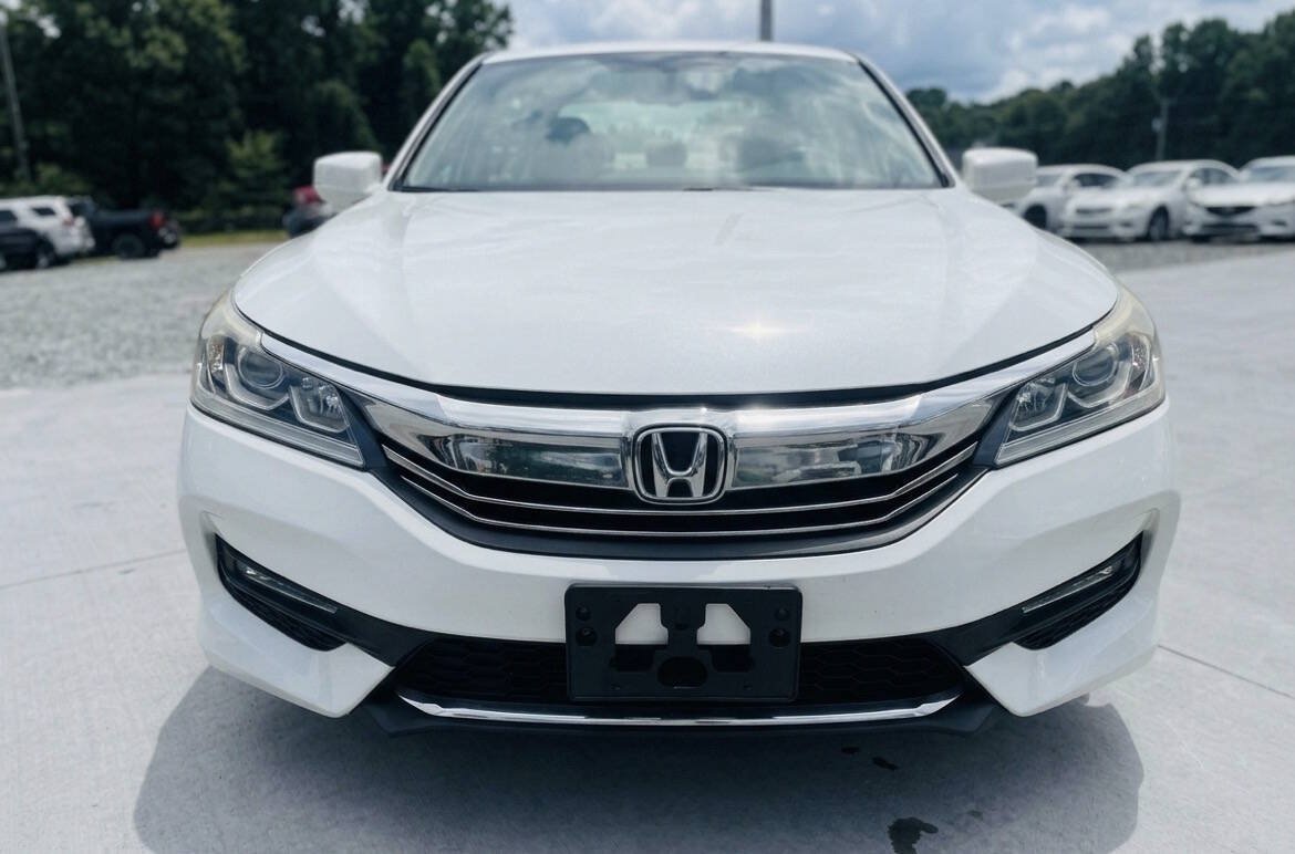 Used 2017 Honda Accord EX-L image 2