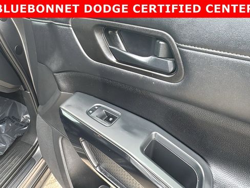 Used 2023 Nissan Pathfinder S image 31