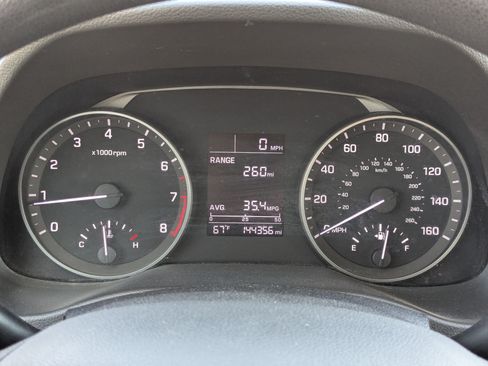 Used 2017 Hyundai Elantra SE FWD image 21