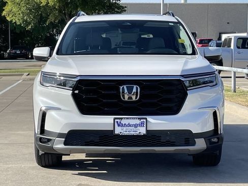 Certified 2025 Honda Pilot Touring image 7