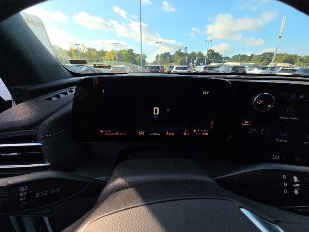 Used 2026 Chevrolet Traverse LT FWD image 9