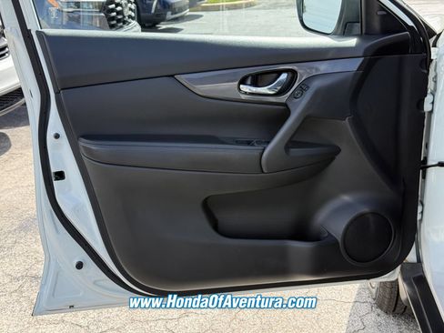 Used 2020 Nissan Rogue SV FWD image 24