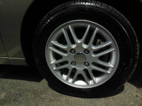 Used 2005 Ford Focus SE image 14