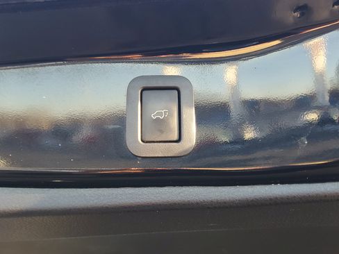 Used 2017 Toyota Highlander Plus image 11