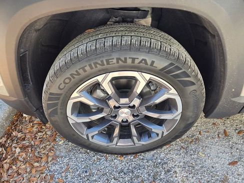 Used 2026 GMC Terrain Elevation w/ Elevation Premium Package image 2