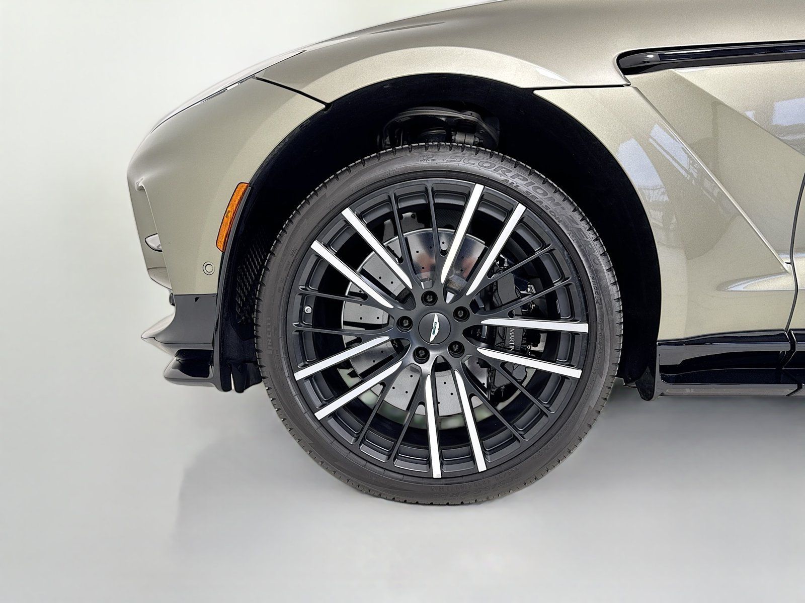Used 2025 Aston Martin DBX 707 AWD/4WD image 9
