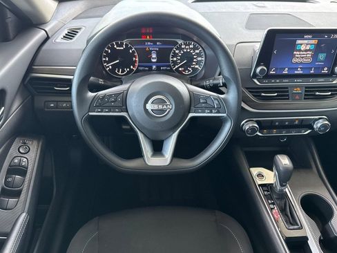 Used 2025 Nissan Altima 2.5 SV image 27