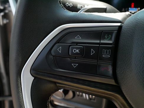Used 2023 Jeep Grand Cherokee Laredo X AWD/4WD image 26