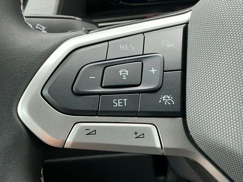 Used 2025 Volkswagen Atlas Cross Sport SE AWD/4WD image 29