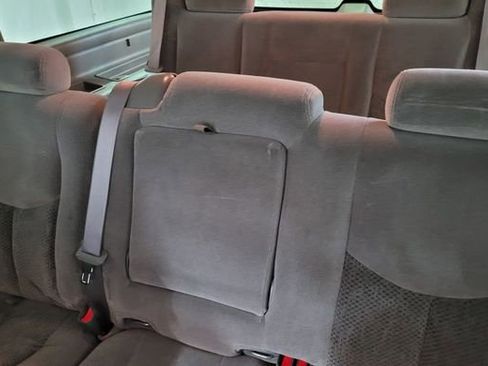Used 2005 Chevrolet Suburban LS w/ Preferred Equipment Group image 36
