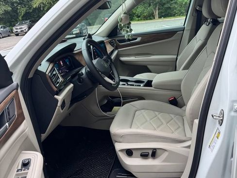 Used 2026 Volkswagen Atlas SE FWD image 12