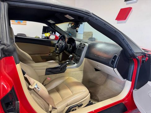 Used 2006 Chevrolet Corvette Convertible w/ Preferred Equipment Group image 19