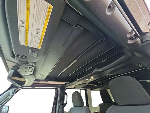 Used 2019 Jeep Wrangler Unlimited Sahara w/ Uconnect 4C Nav & Sound Group AWD/4WD image 28