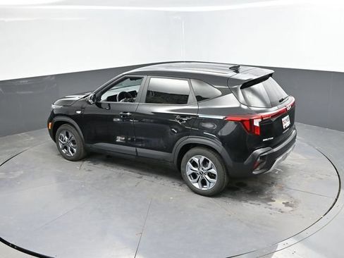 Used 2024 Kia Seltos LX AWD/4WD image 37