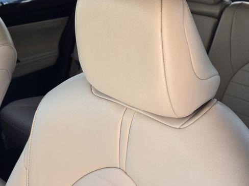 Used 2024 Toyota Highlander XLE image 24