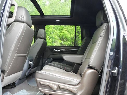 Used 2023 GMC Yukon XL Denali AWD/4WD image 27