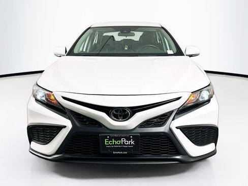 Used 2023 Toyota Camry SE image 2