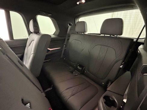 Used 2025 BMW X7 M60i image 37