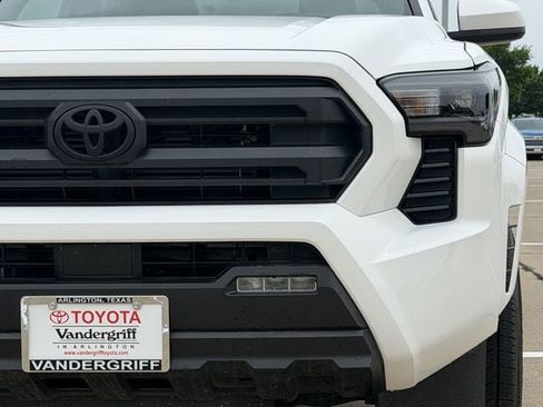 Certified 2025 Toyota Tacoma SR5 image 8