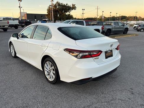 Used 2024 Toyota Camry LE image 4