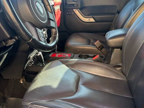 Used 2016 Jeep Wrangler Unlimited Rubicon w/ Connectivity Group image 11