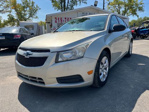 Used 2013 Chevrolet Cruze LS image 2