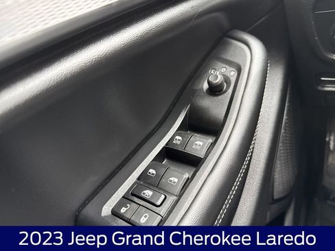 Used 2023 Jeep Grand Cherokee Laredo AWD/4WD image 25
