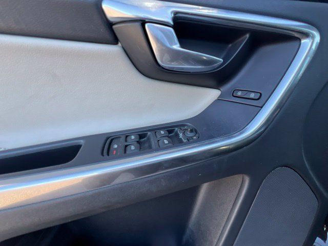Used 2017 Volvo XC60 T6 Dynamic w/ Preferred Option Package AWD/4WD image 27