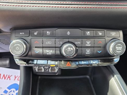 Used 2023 Dodge Durango GT image 18