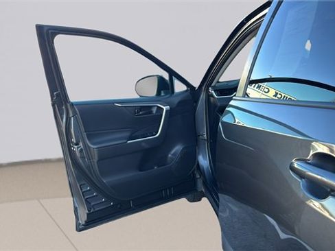 Used 2019 Toyota RAV4 LE image 21