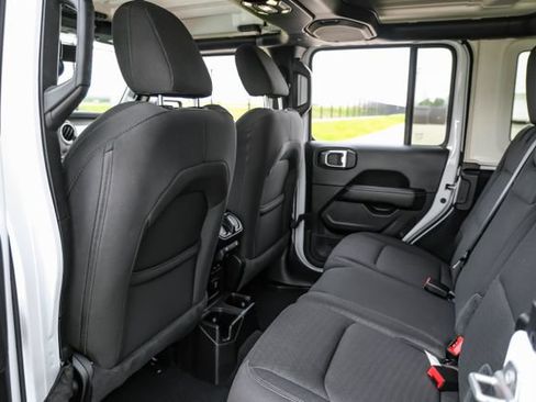Used 2021 Jeep Wrangler Unlimited Sahara w/ Uconnect 4C Nav & Sound Group AWD/4WD image 40