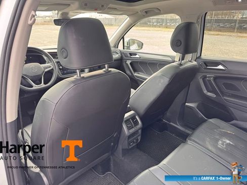 Used 2024 Volkswagen Tiguan SE w/ Panoramic Sunroof Package image 11