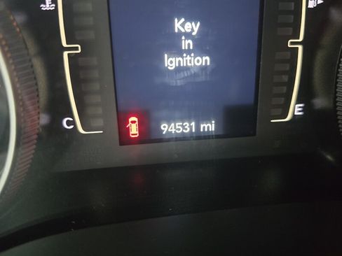 Used 2019 Jeep Cherokee Latitude w/ Cold Weather Group FWD image 19