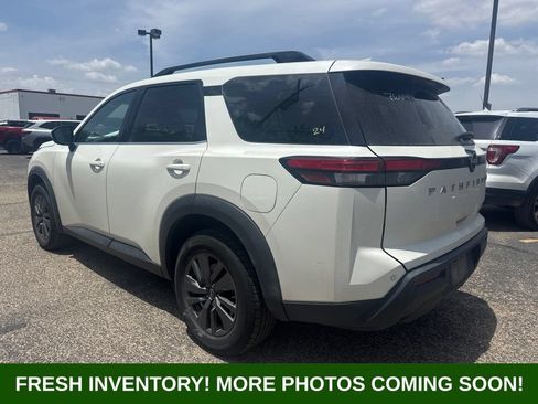 Used 2024 Nissan Pathfinder SV FWD image 4