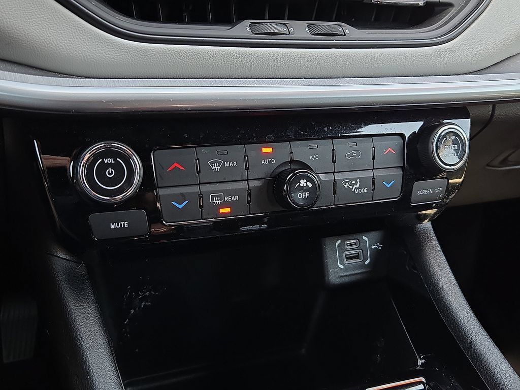 Certified 2024 Jeep Compass Limited AWD/4WD image 15