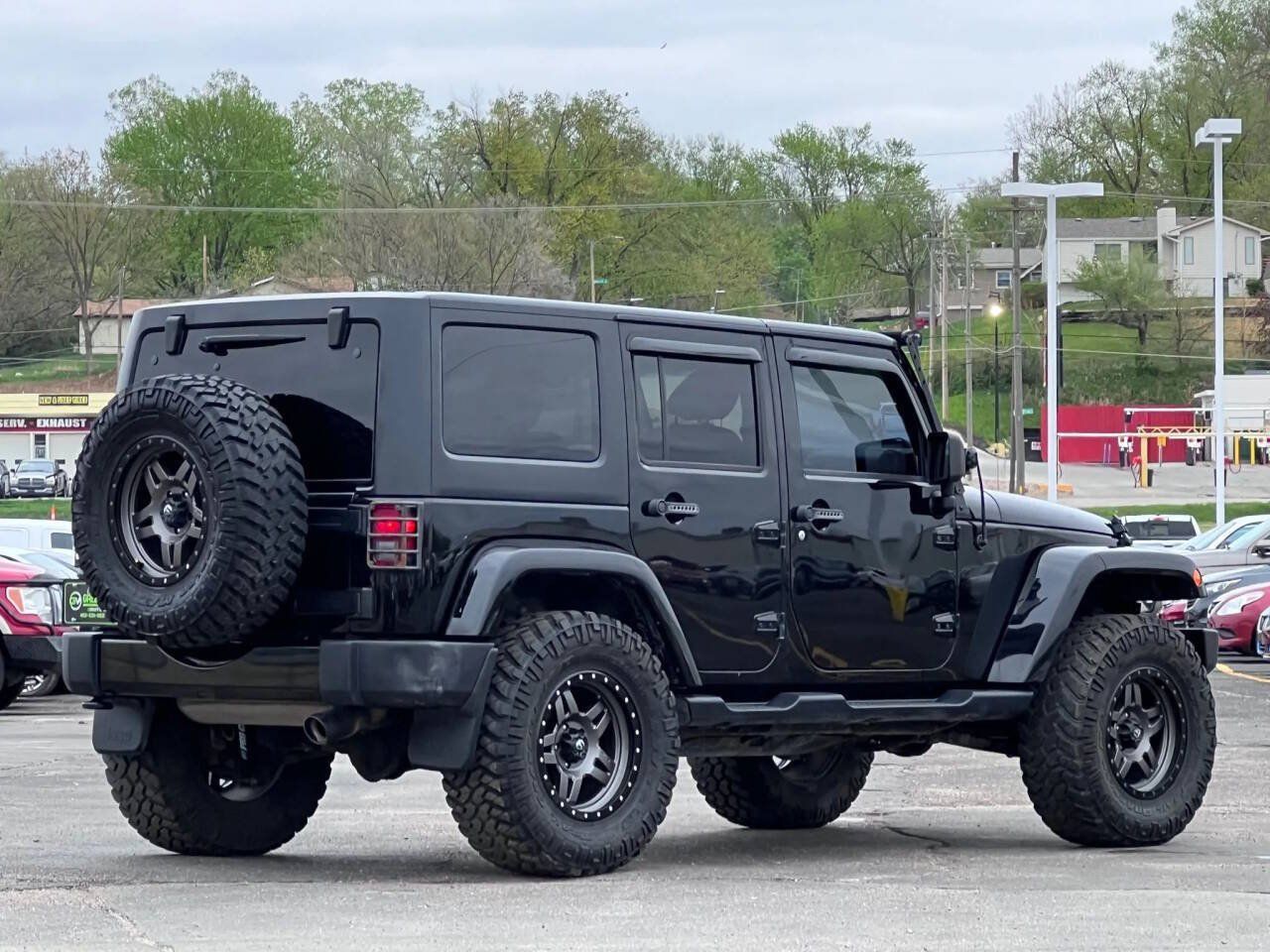Used 2017 Jeep Wrangler Unlimited Sahara AWD/4WD image 7