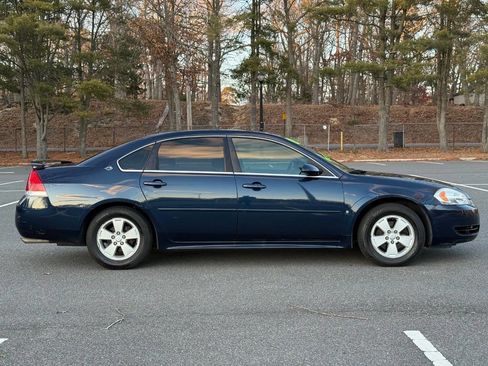 Used 2009 Chevrolet Impala LT w/ Luxury Edition Package image 4