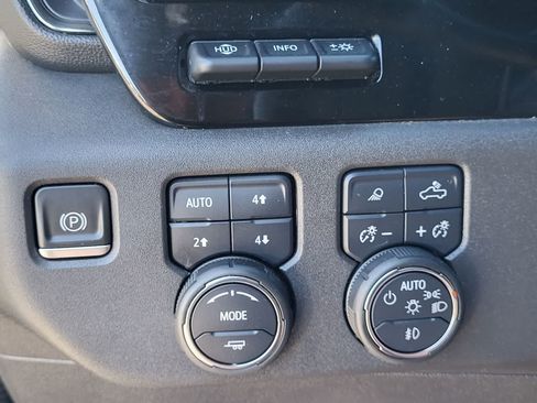 Used 2023 Chevrolet Silverado 1500 ZR2 w/ Technology Package AWD/4WD image 15
