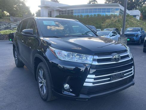 Used 2018 Toyota Highlander XLE AWD/4WD image 4