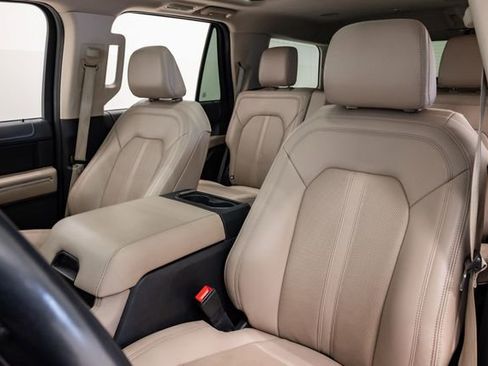 Used 2024 Ford Expedition Limited AWD/4WD image 12
