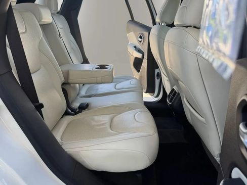 Used 2016 Jeep Cherokee Overland FWD image 19