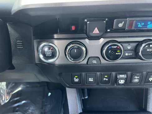Used 2018 Toyota Tacoma TRD Sport AWD/4WD image 21