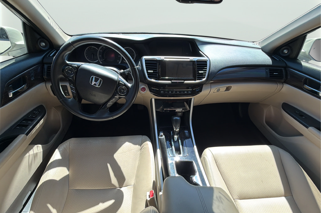 Used 2017 Honda Accord Touring image 30