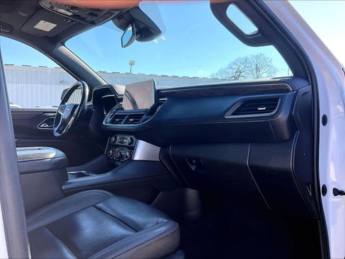 Used 2023 Chevrolet Suburban LT w/ Luxury Package image 14