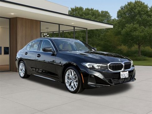 Used 2025 BMW 330i Sedan w/ Premium Package image 5