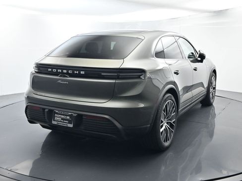 Certified 2025 Porsche Macan Electric image 14
