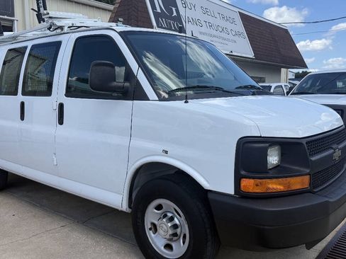 Used 2015 Chevrolet Express 2500 RWD image 1