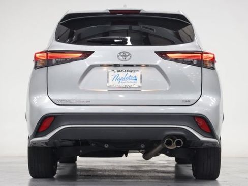 Used 2024 Toyota Highlander XSE FWD image 13