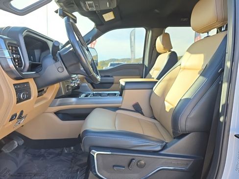 Used 2023 Ford F250 Lariat w/ Chrome Package image 16